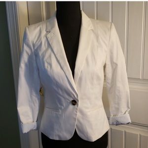 Fitted white blazer